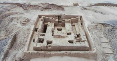 Fouilles d'une plateforme rituelle sur le site archéologique de Chan Chan au Pérou