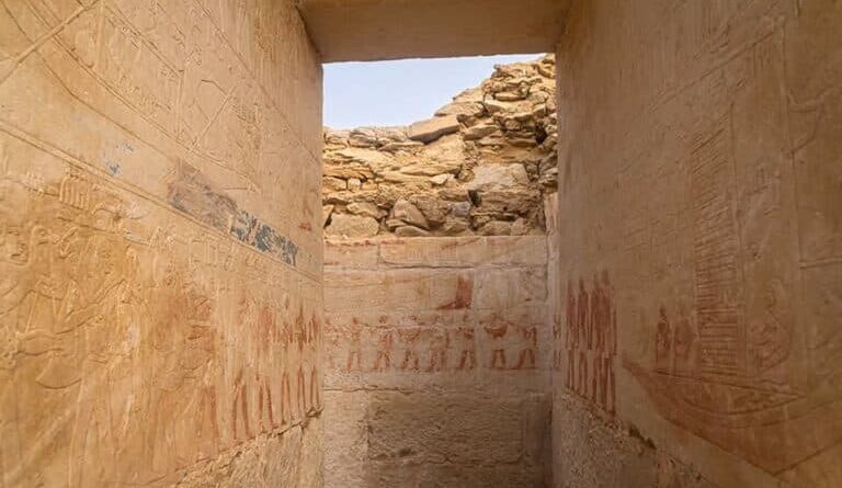 Intérieur de la tombe du juge découverte à Saqqarah et vieille de 4400 ans