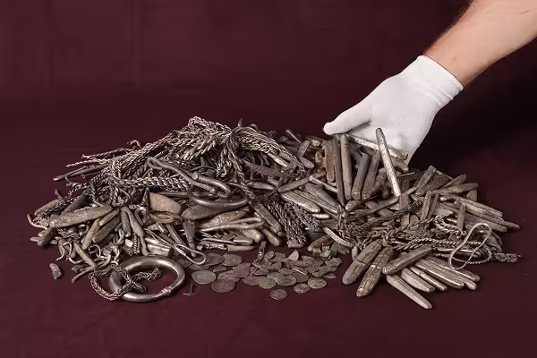 L'ensemble du trésor d'argent de l'ère viking découvert à Rebild